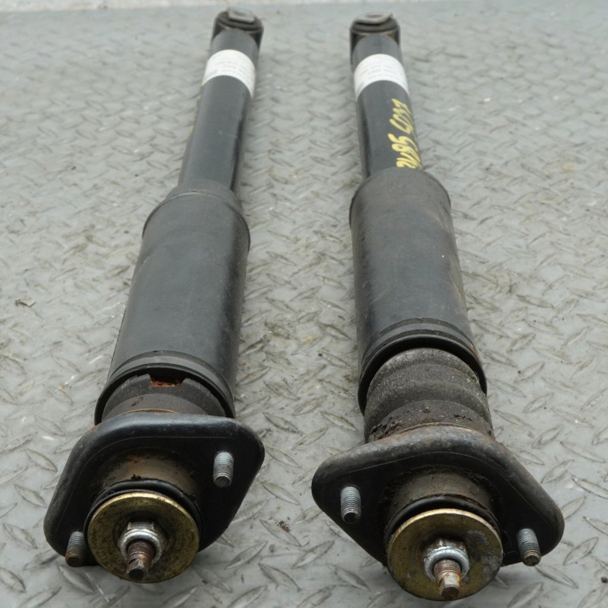 99-06 BMW 320 323 325 328 330 E46 Rear Left Right Strut Shock Suspension 556882