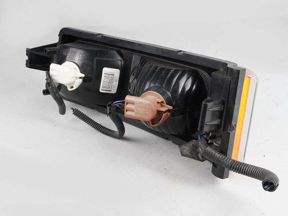 2003 - 2004 Chevrolet Silverado 1500 2500 3500 Headlight Lamp Halogen Rh OEM