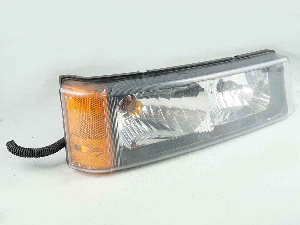 2003 - 2004 Chevrolet Silverado 1500 2500 3500 Headlight Lamp Halogen Rh OEM