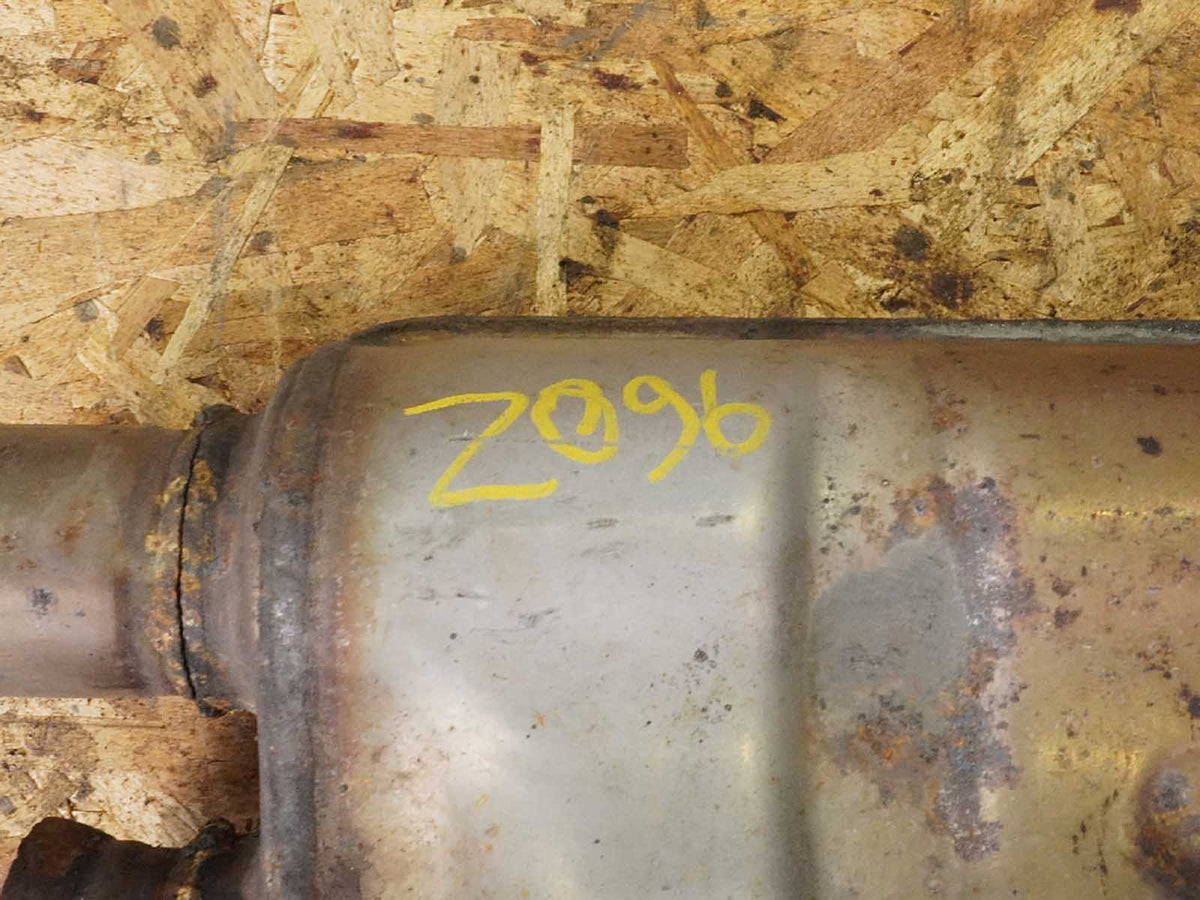 2012 - 2015 Mercedes Benz C Class W204 C350 Exhaust Muffler Silencer Center OEM