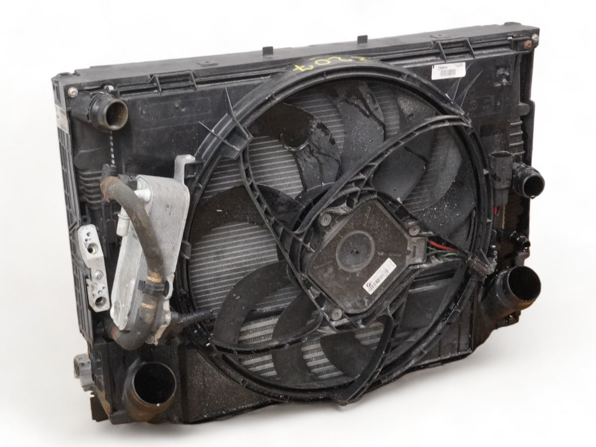 2012 - 2018 Bmw 3 Series F30 320I Radiator Condenser Fan Shroud Motor Coolant