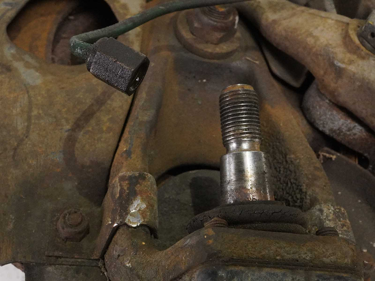 79-88 Jaguar XJS He Spindle Knuckle Hub Front Passenger Right Side CAC1100 OEM
