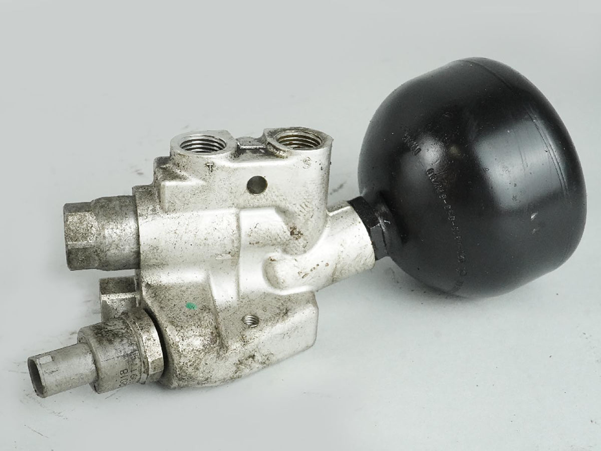2003 - 2006 Mercedes Benz Sl Class R230 Abc Valve Suspension Pressure Relief OEM