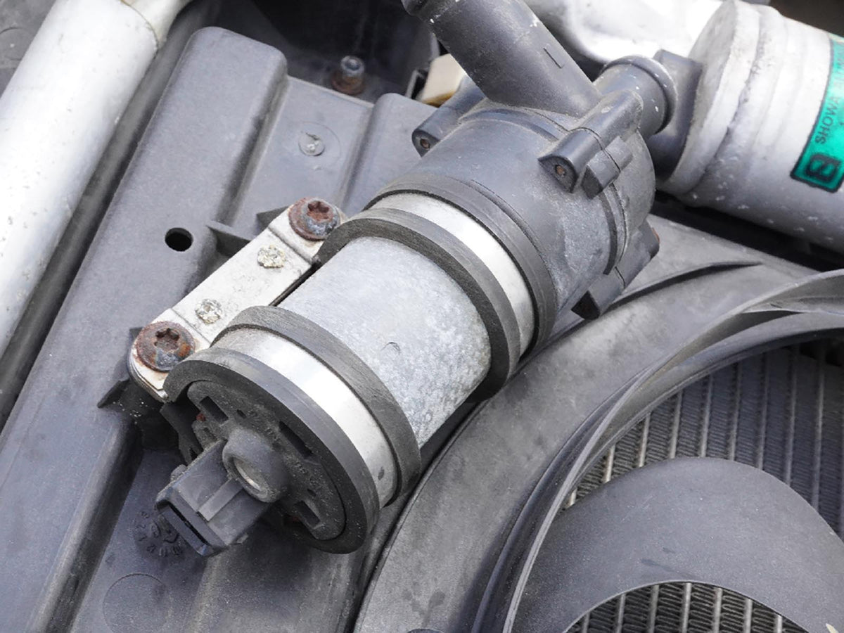 2000 - 2006 Audi TT Convertible 1.8L Radiator Condenser Fan Electric Motor 4 Cyl