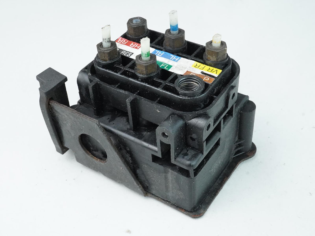 07-09 Mercedes S350 W221 Air Suspension Solenoid Block Valve Module Unit OEM