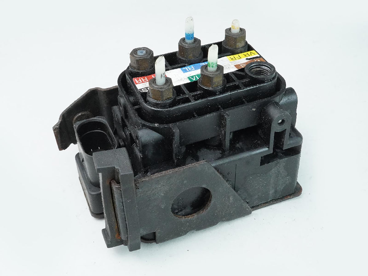 07-09 Mercedes S350 W221 Air Suspension Solenoid Block Valve Module Unit OEM