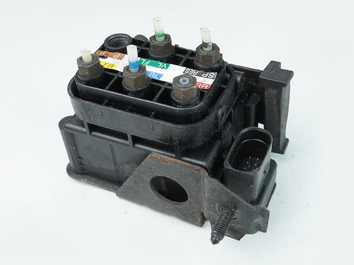 07-09 Mercedes S350 W221 Air Suspension Solenoid Block Valve Module Unit OEM