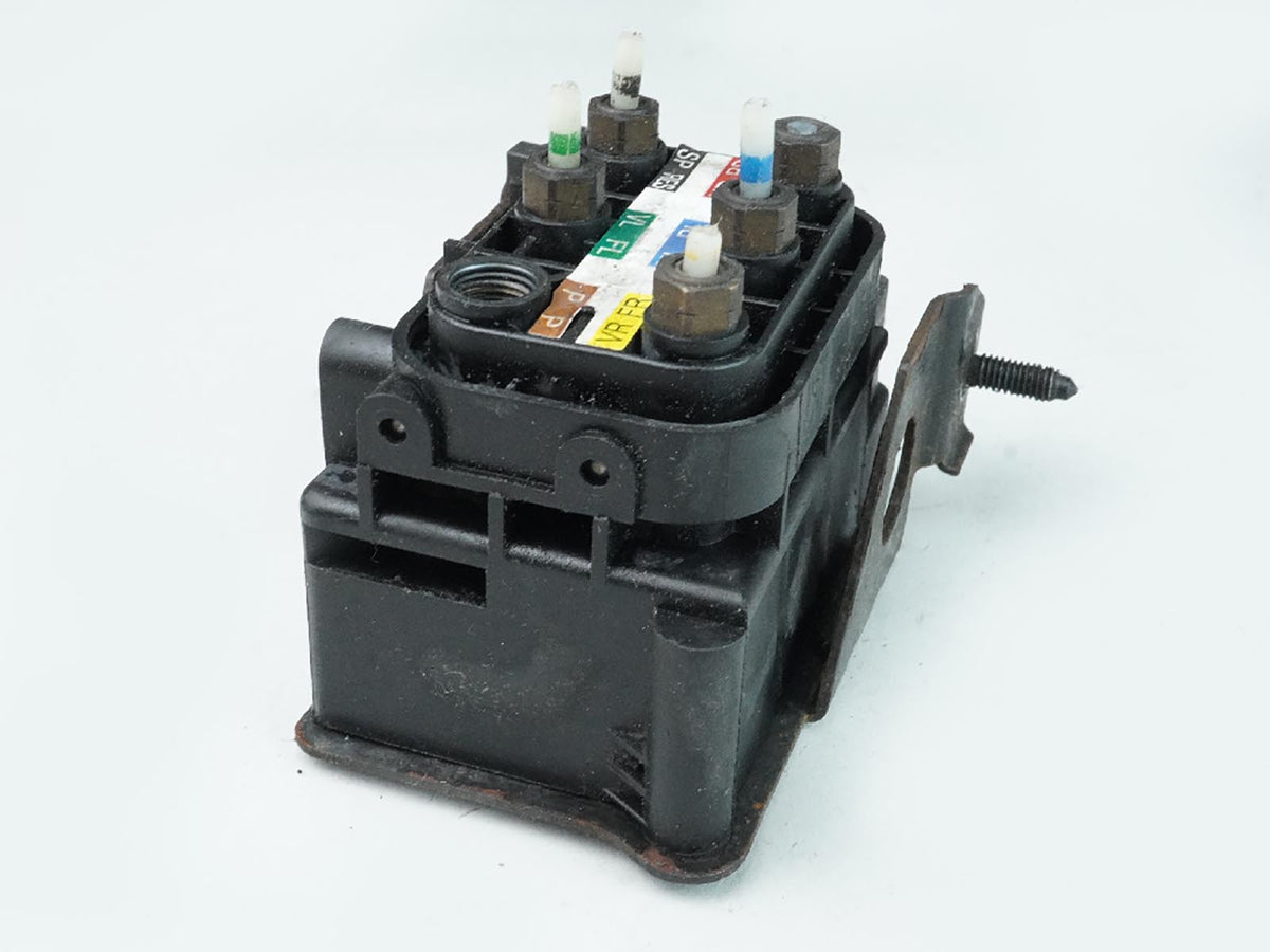 07-09 Mercedes S350 W221 Air Suspension Solenoid Block Valve Module Unit OEM