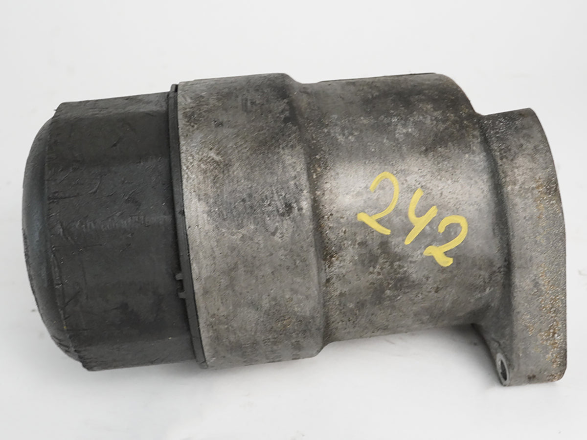 2010 - 2016 Land Rover Lr4 Engine Motor Oil Filter Fluid Housing 8W936A832Ab OEM