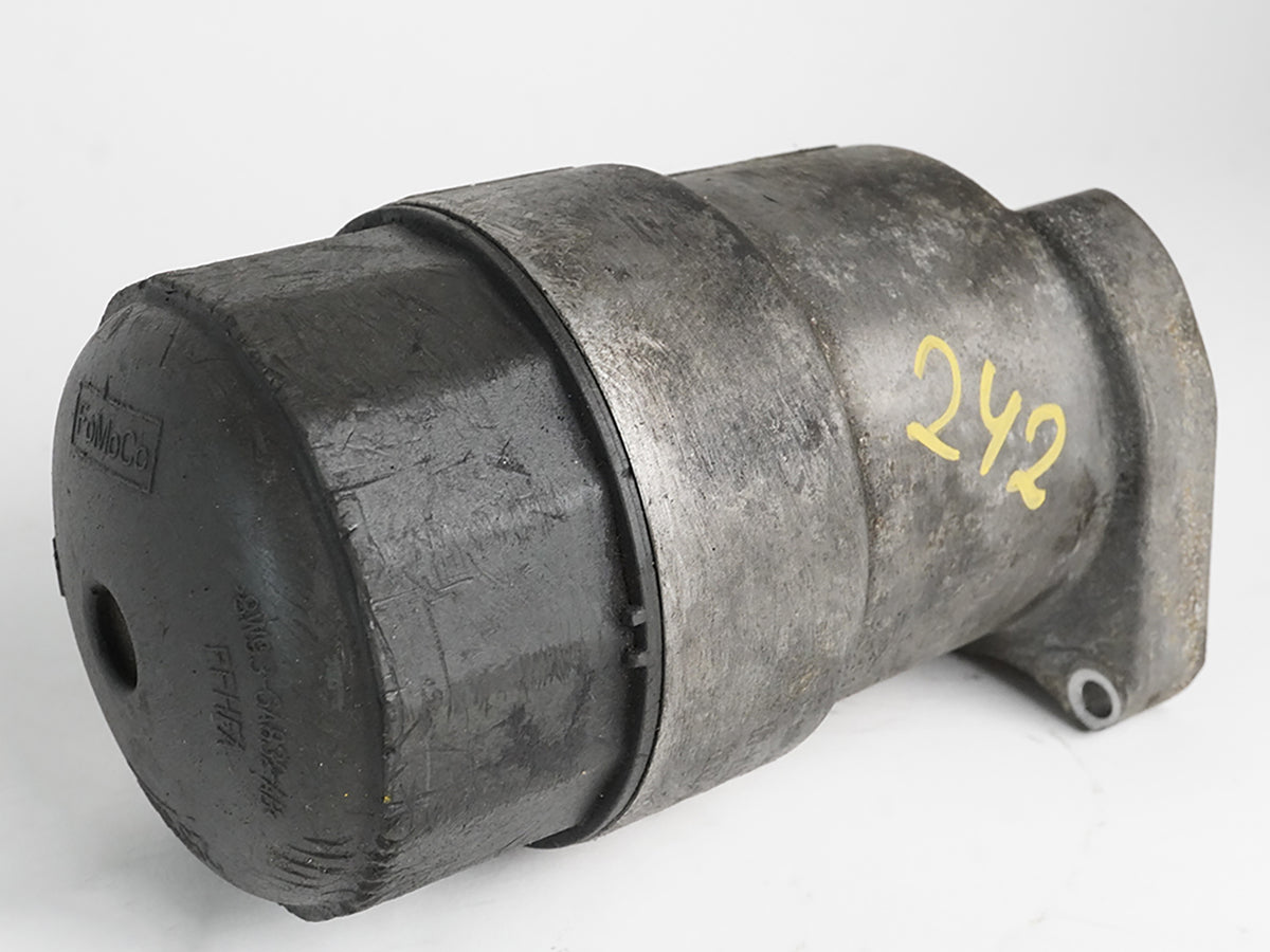 2010 - 2016 Land Rover Lr4 Engine Motor Oil Filter Fluid Housing 8W936A832Ab OEM