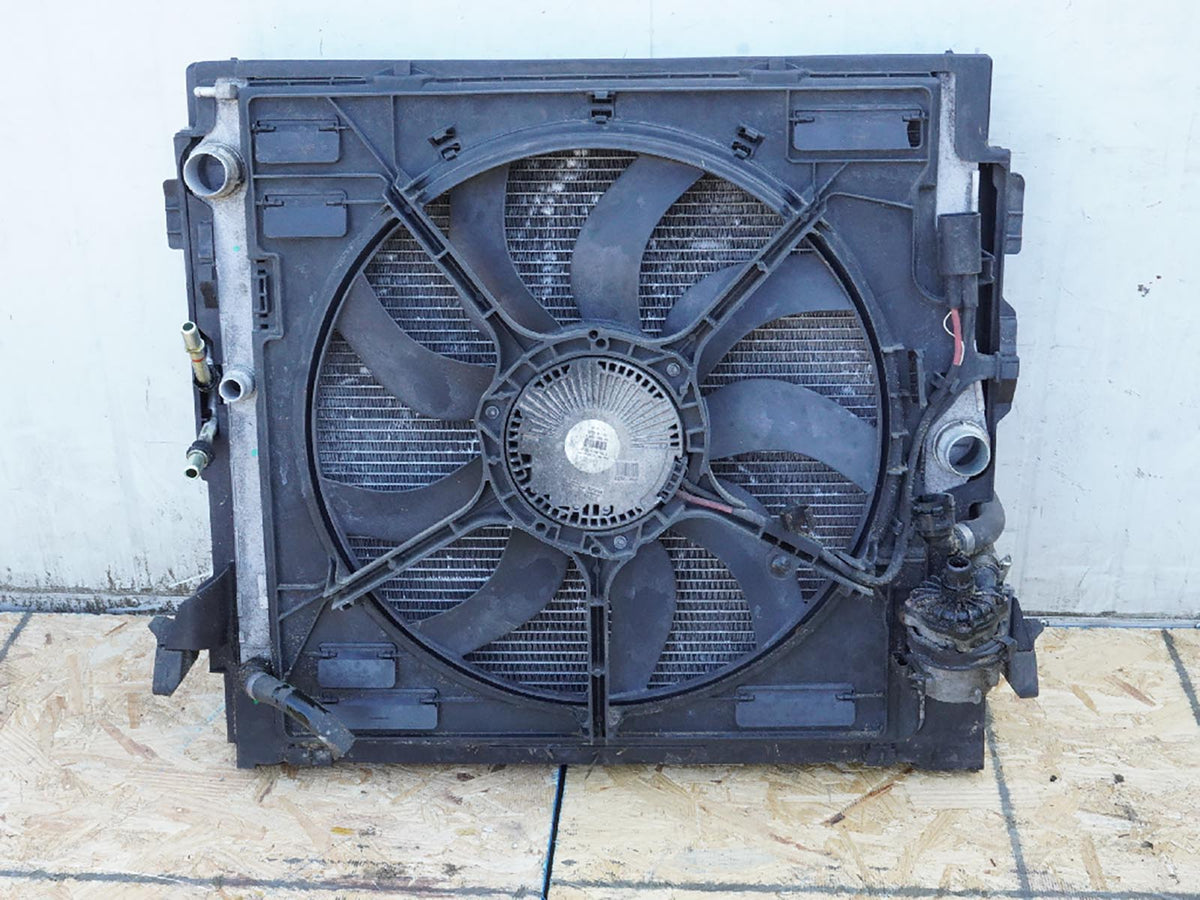 2011 - 2018 Bmw X5 E70 4.4L Radiator Condenser Cooling Fan Motor Shroud Blade