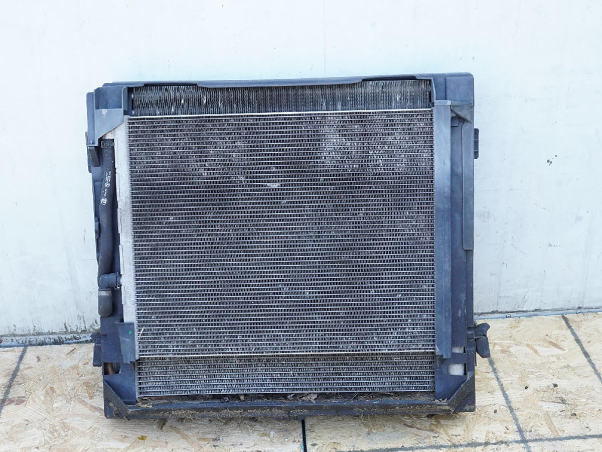 2011 - 2018 Bmw X5 E70 4.4L Radiator Condenser Cooling Fan Motor Shroud Blade
