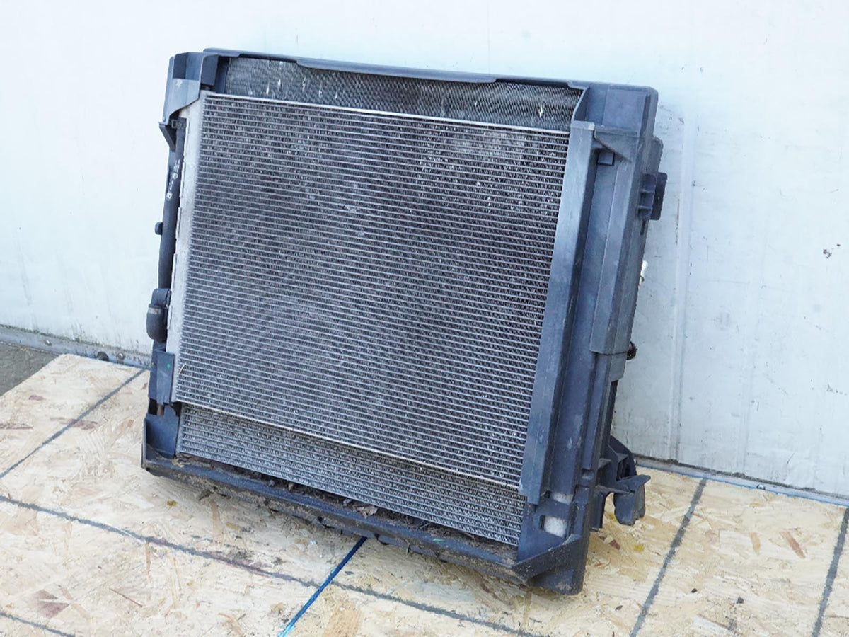 2011 - 2018 Bmw X5 E70 4.4L Radiator Condenser Cooling Fan Motor Shroud Blade