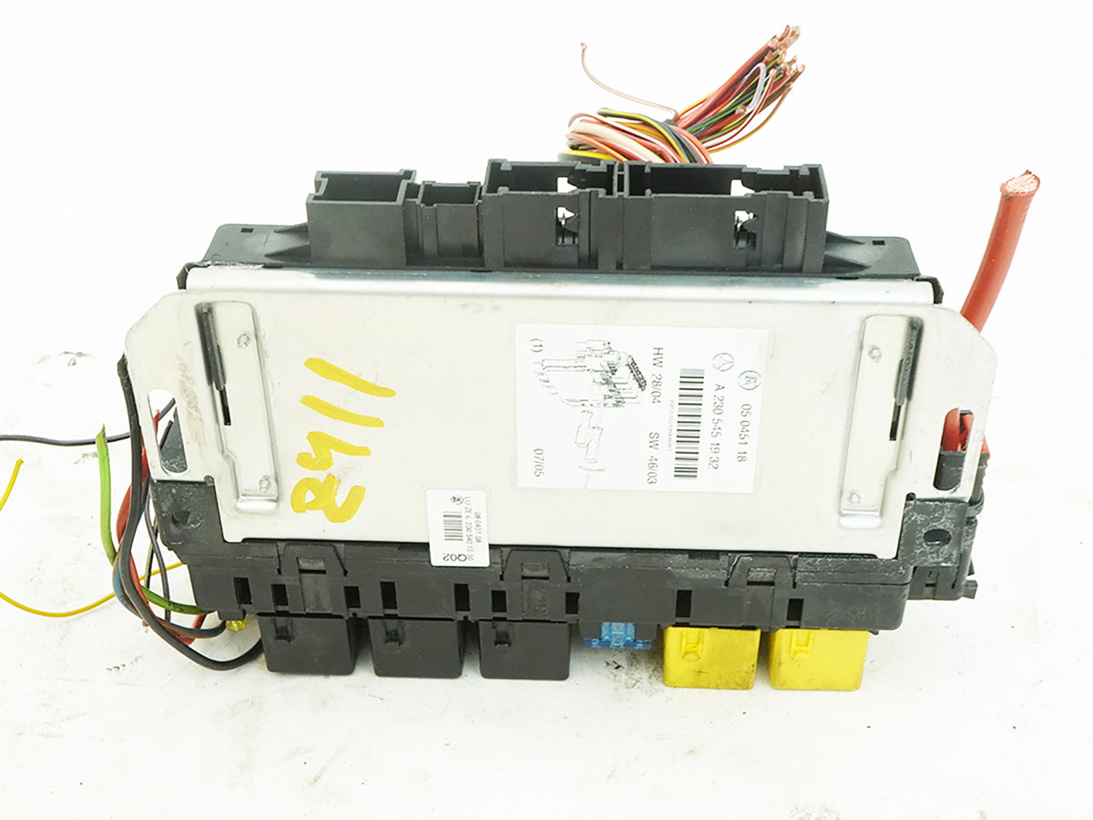 05-06 Mercedes SL500 SL600 R230 SAM Fuse Box Control Module Front LH A2305451932