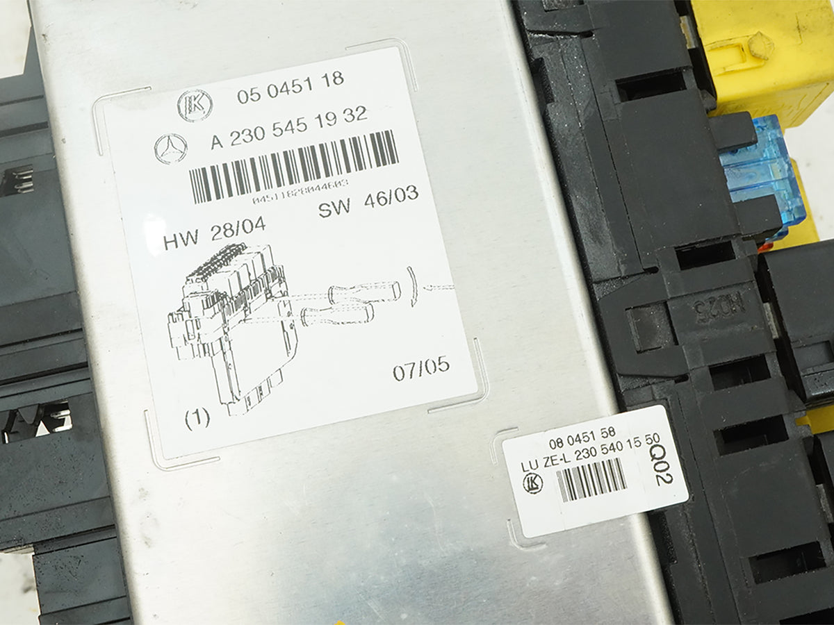 05-06 Mercedes SL500 SL600 R230 SAM Fuse Box Control Module Front LH A2305451932