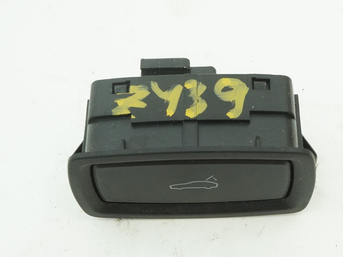 15-18 Porsche Macan S 95B Tailgate Trunk Opener Control Switch 7PP959832 OEM