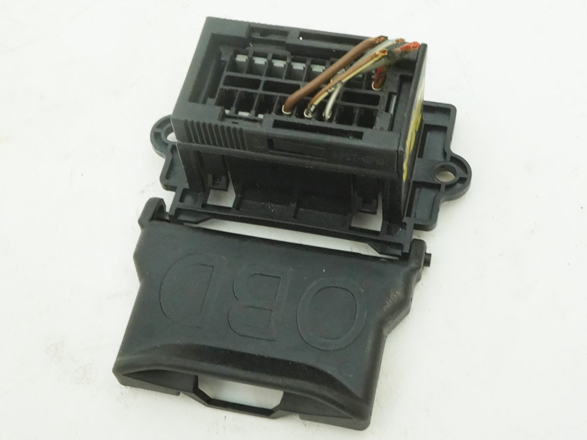 10-17 Mercedes E350 E550 W207 OBD Diagnostic Plug Switch Unit 2025402373 OEM