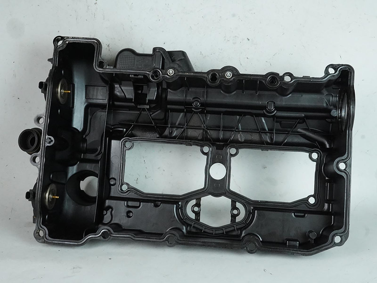 2012 - 2016 Bmw 5 Series F10 528Xi 2.0L Valve Cover Engine Motor 11127588412