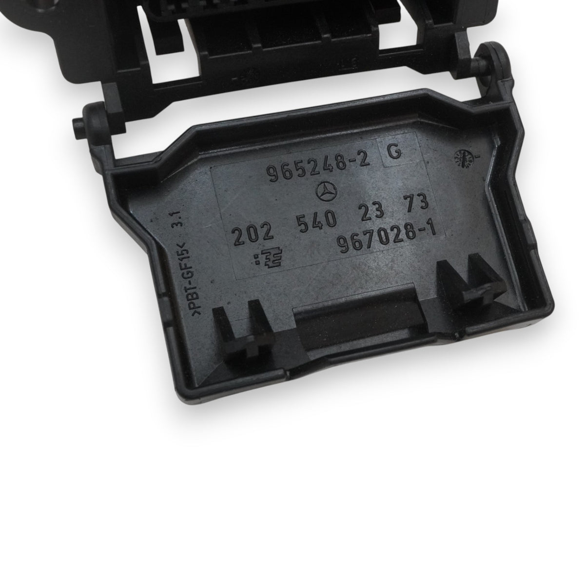 12-14 Mercedes CLS550 CLS63 C218 OBD Diagnostic Plug Cover Port 2025402373 OEM