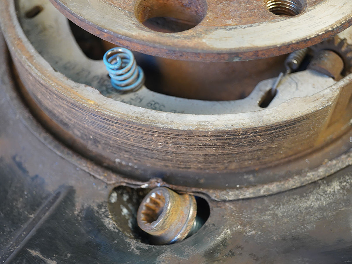 2007 - 2013 Mercedes Benz S Class W221 Spindle Knuckle Hub Rear Passenger Right