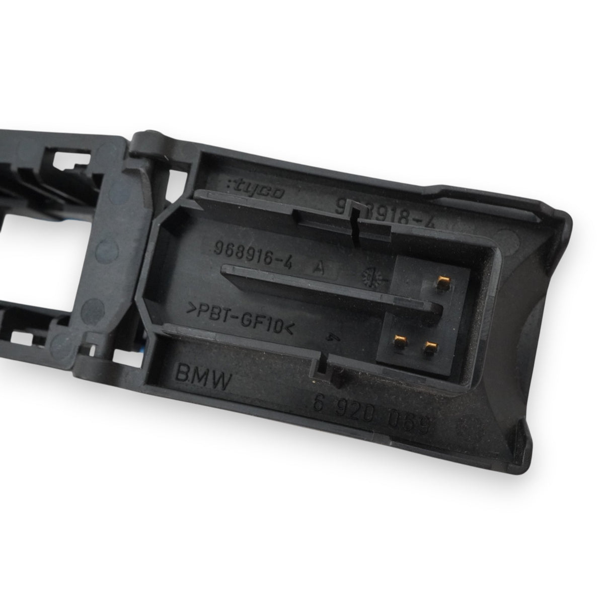 01-06 BMW 325i 330i E46 OBD Diagnostic Connector Plug Socket Unit 6920069 OEM