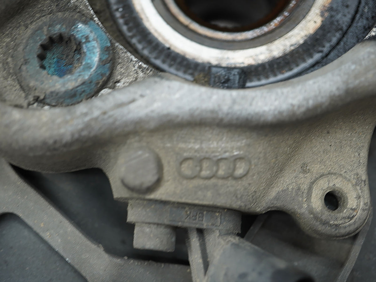 2003 - 2010 Audi A8L A8 D3 QuaTTro Spindle Knuckle Hub Rear Passenger Right OEM