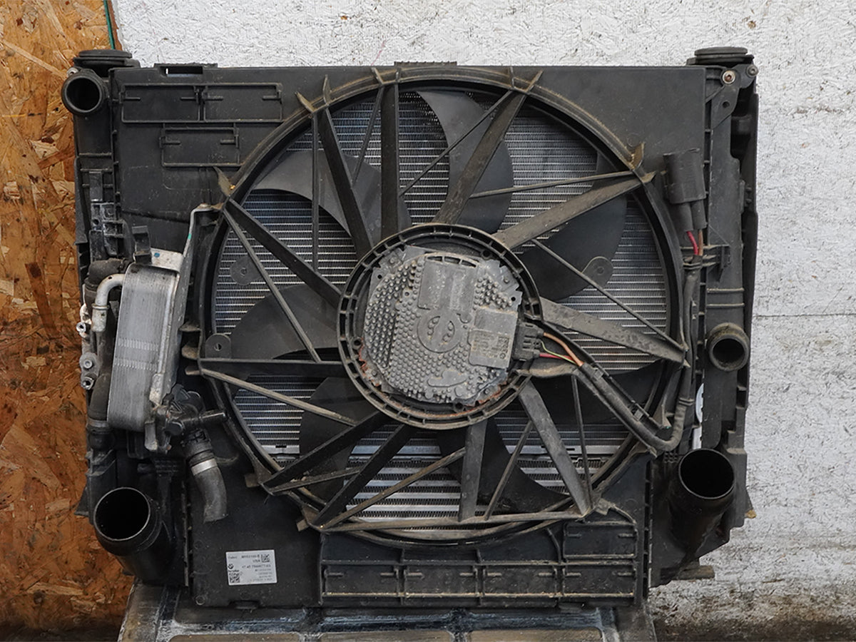 11-17 BMW X3 F25 35iX 3.0L Radiator AC Condenser Cooling Fan Motor 68721381 OEM