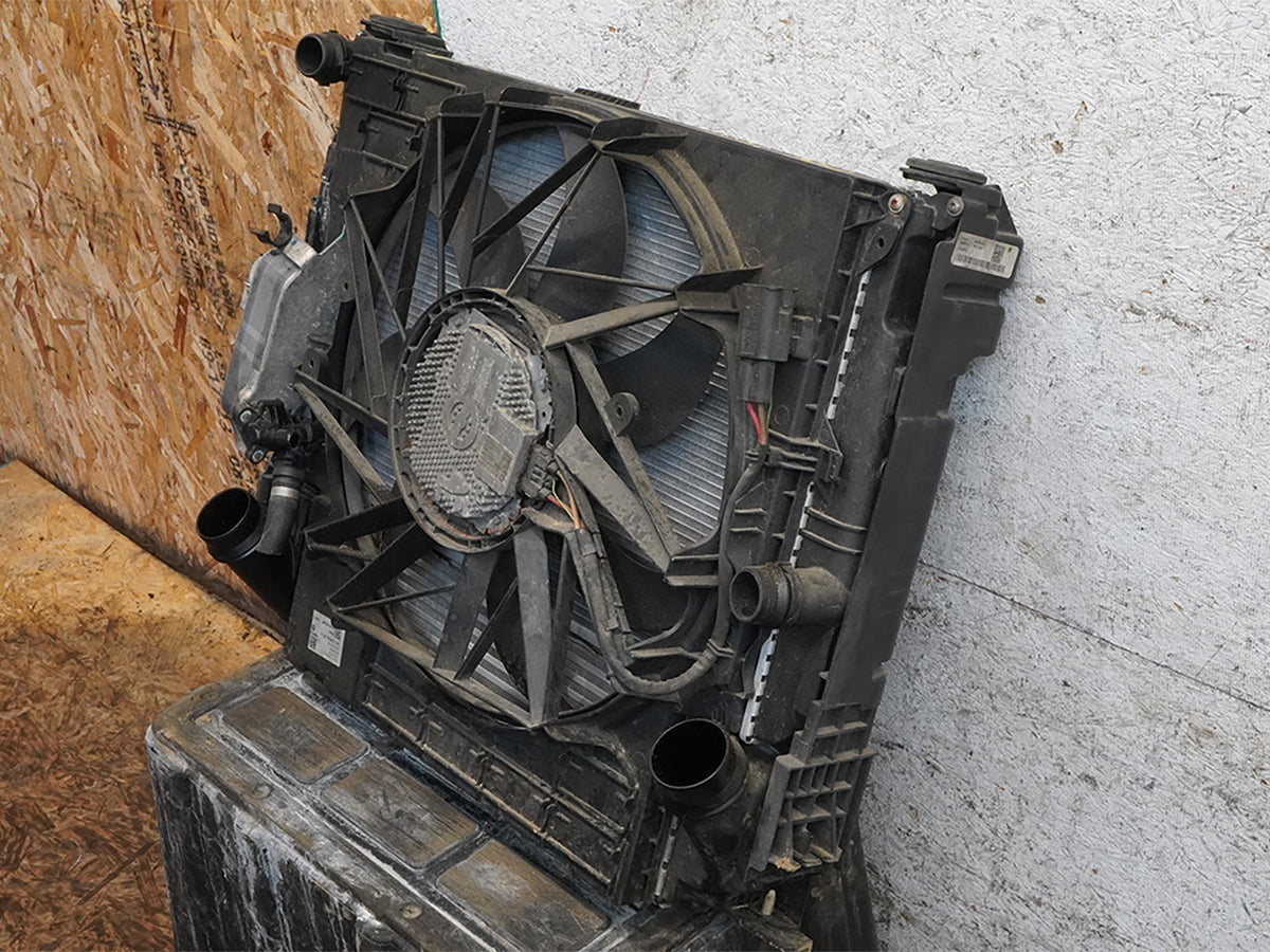 11-17 BMW X3 F25 35iX 3.0L Radiator AC Condenser Cooling Fan Motor 68721381 OEM