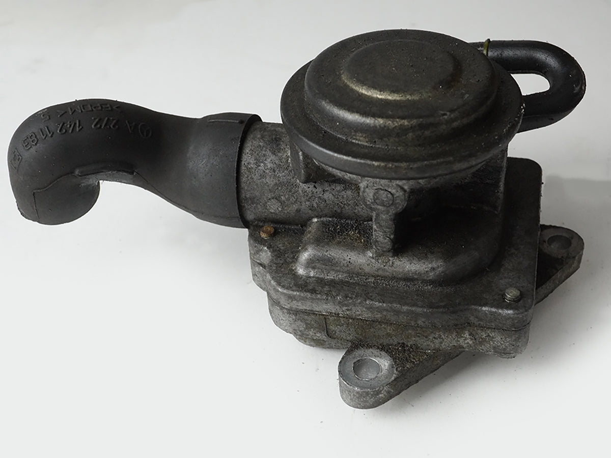 2008 - 2011 Mercedes Benz C Class W204 Smog Pump  Air Injection Check Valve