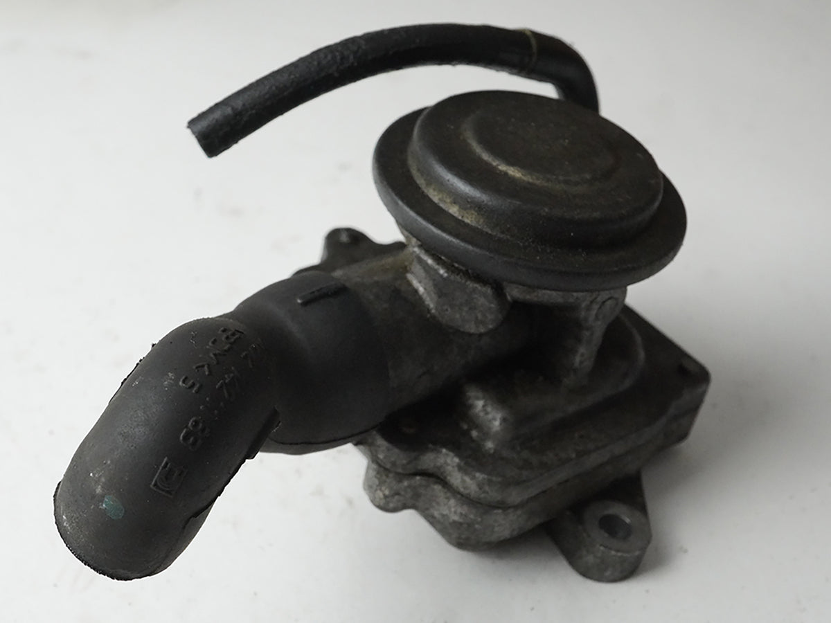 2008 - 2011 Mercedes Benz C Class W204 Smog Pump  Air Injection Check Valve