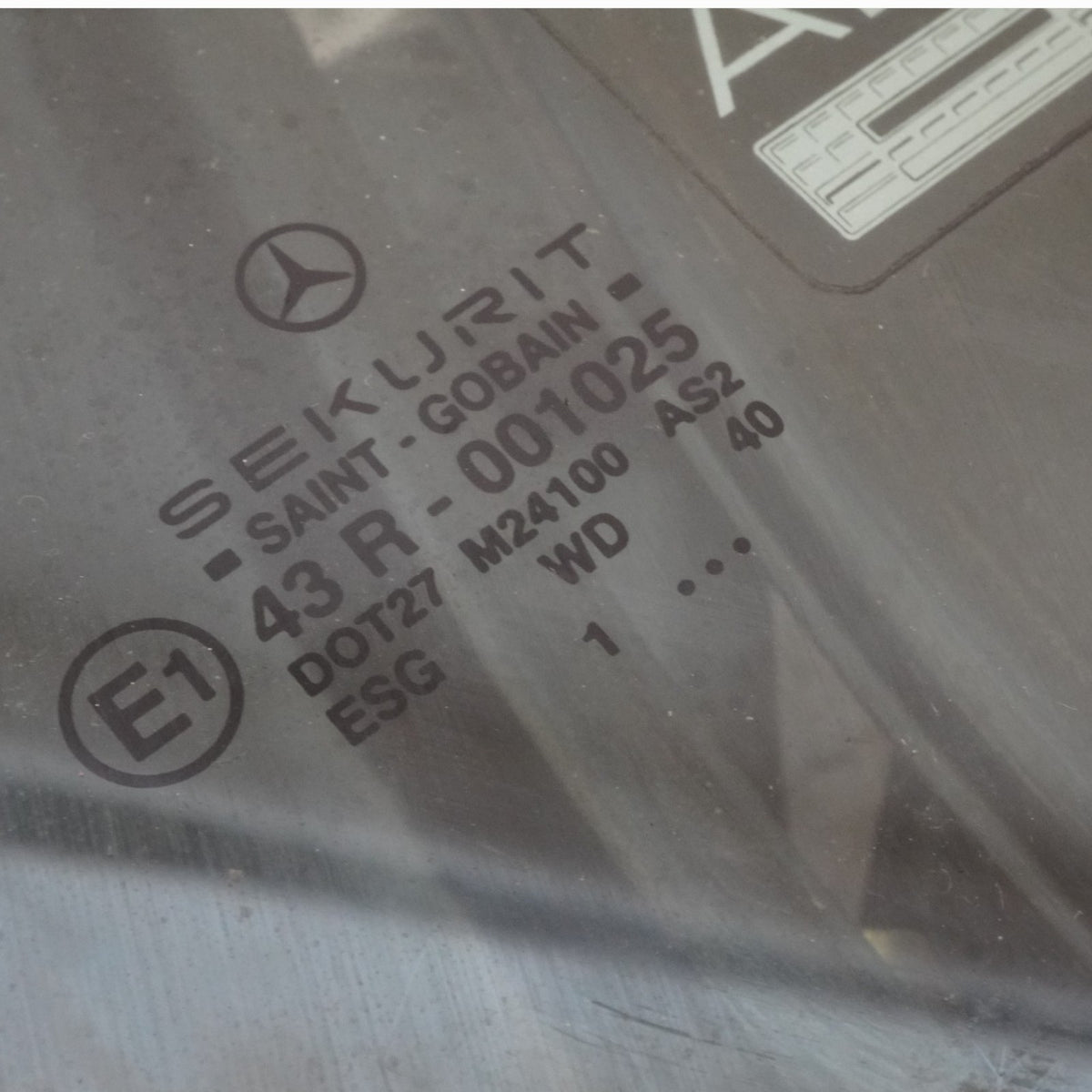 03-12 Mercedes SL500 SL600 R230 Quarter Window Glass Regulator LH 2306700110 OEM