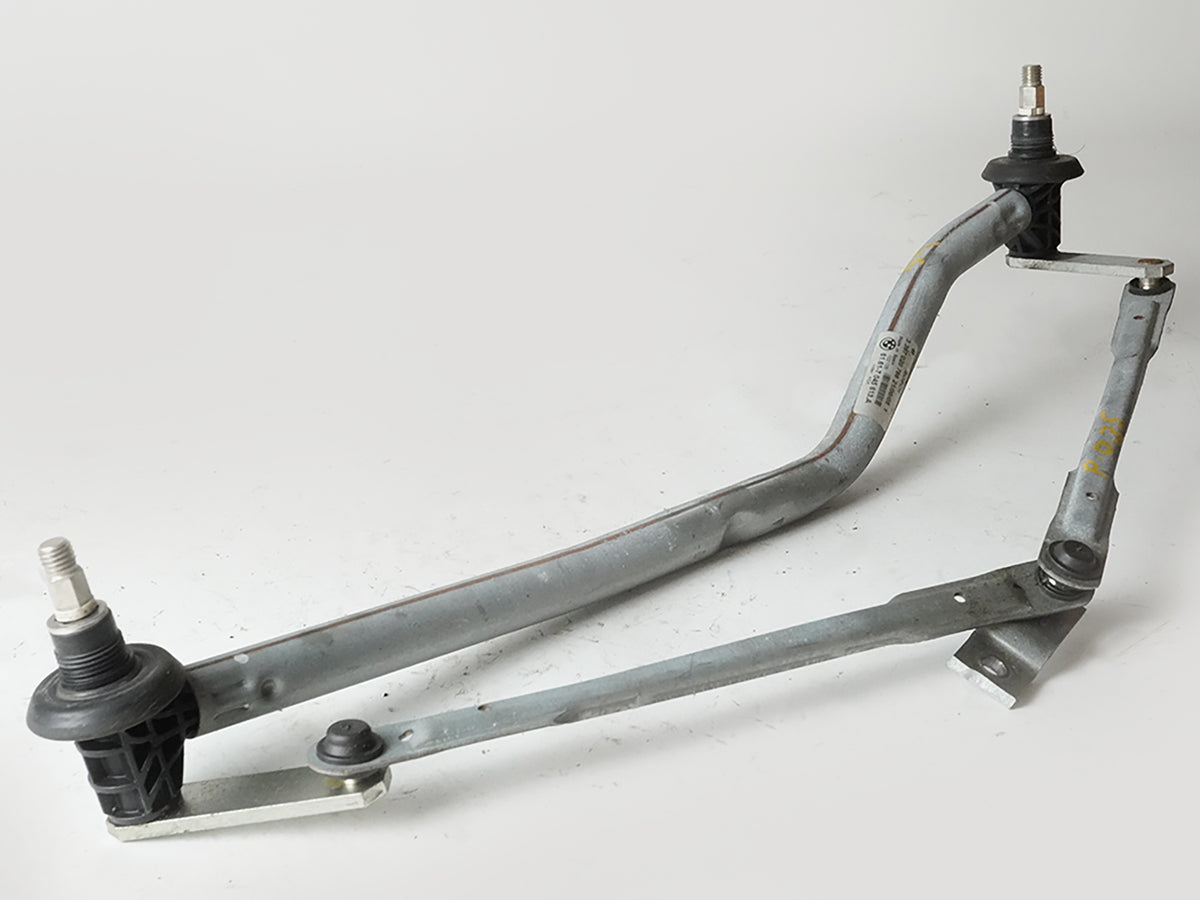2000 - 2005 Bmw 3 Series E46  Windshield Wiper Linkage Transmission Wo Motor