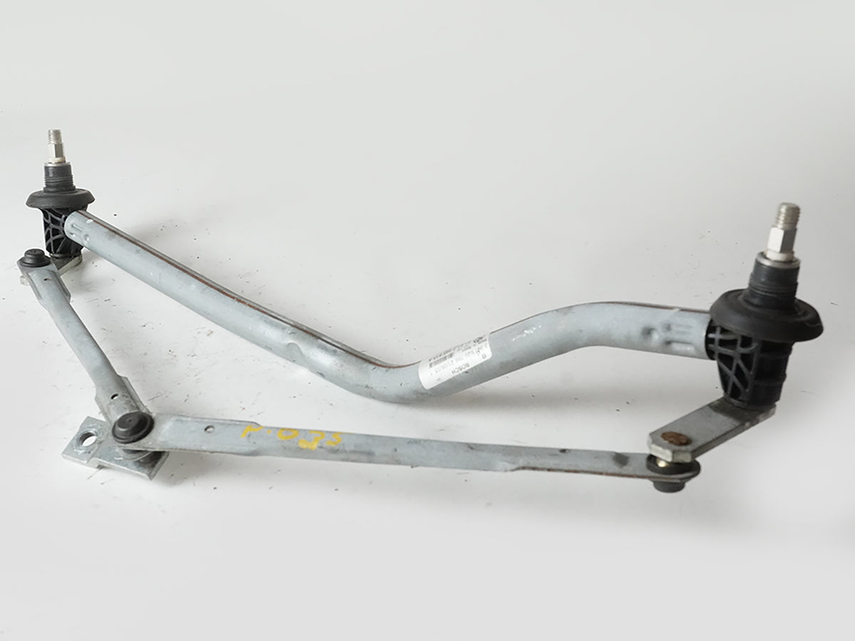 2000 - 2005 Bmw 3 Series E46  Windshield Wiper Linkage Transmission Wo Motor