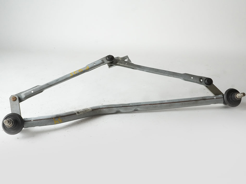 2000 - 2005 Bmw 3 Series E46  Windshield Wiper Linkage Transmission Wo Motor
