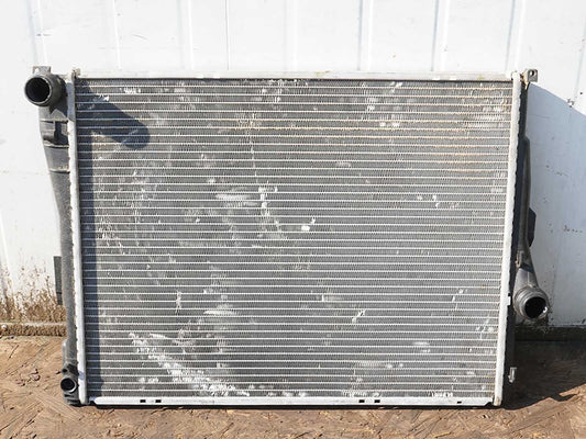 2001 - 2006 Bmw 3 Series E46 325I At Engine Cooling Radiator Antifreeze OEM