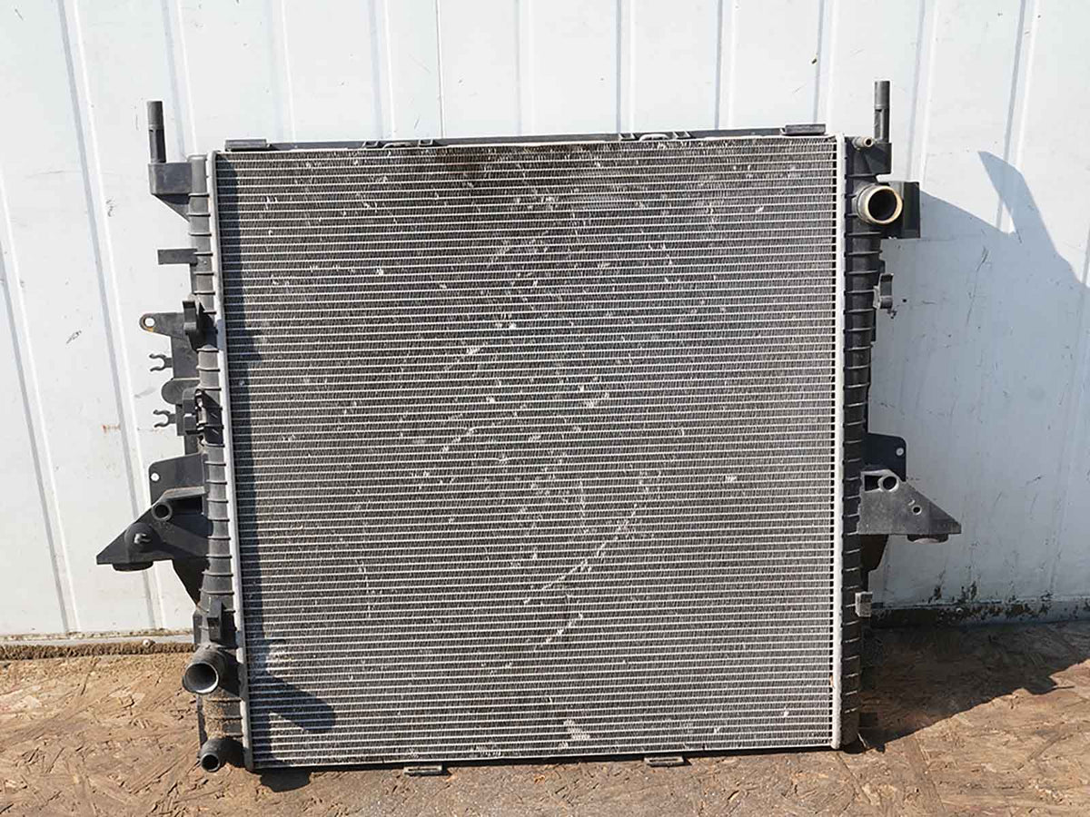 2010 - 2013 Land Rover Discovery Lr4 Engine Cooling Radiator Front Unit OEM