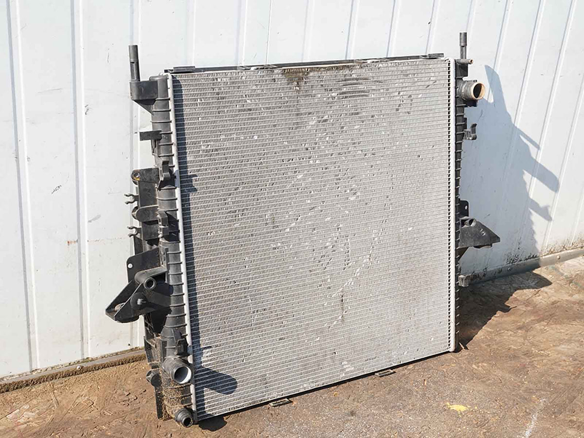 2010 - 2013 Land Rover Discovery Lr4 Engine Cooling Radiator Front Unit OEM