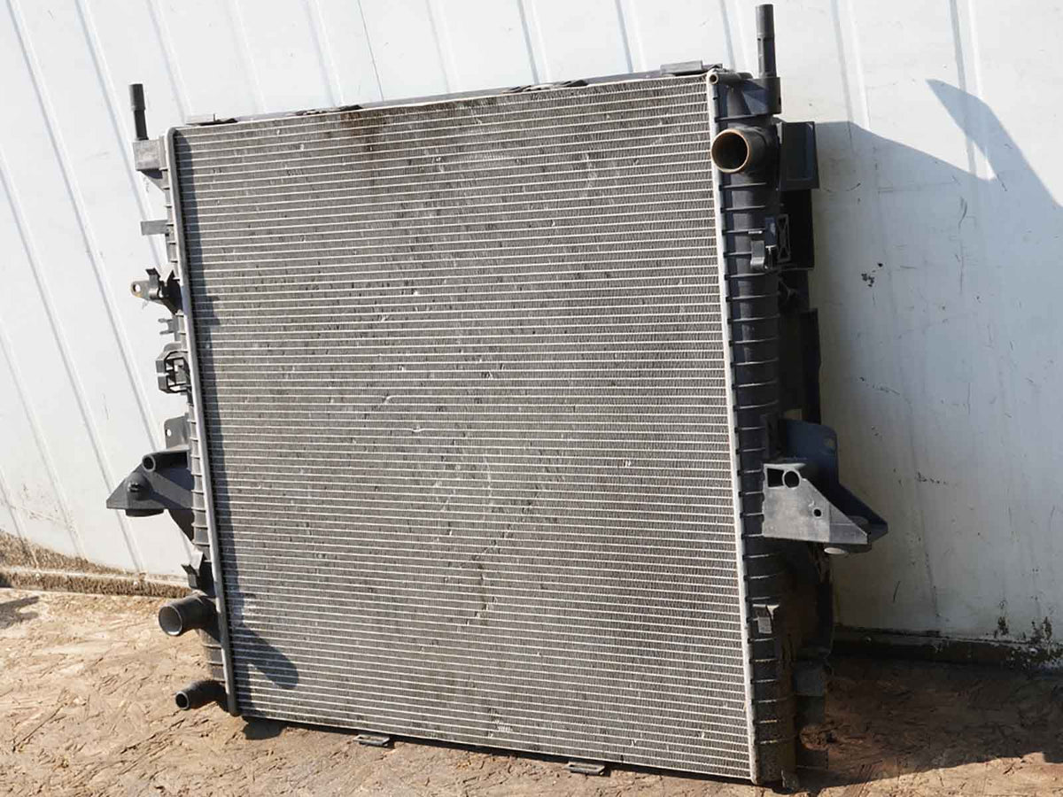 2010 - 2013 Land Rover Discovery Lr4 Engine Cooling Radiator Front Unit OEM