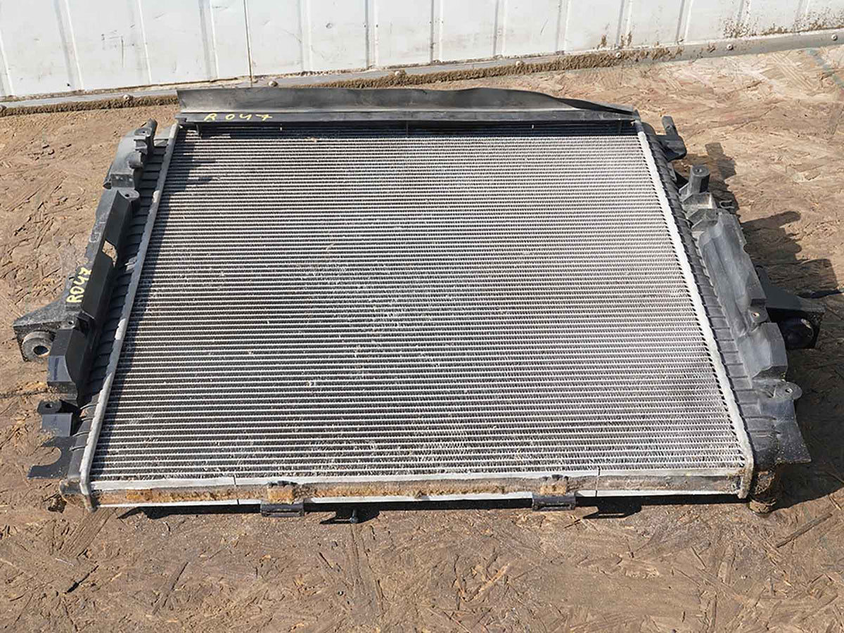 2010 - 2013 Land Rover Discovery Lr4 Engine Cooling Radiator Front Unit OEM
