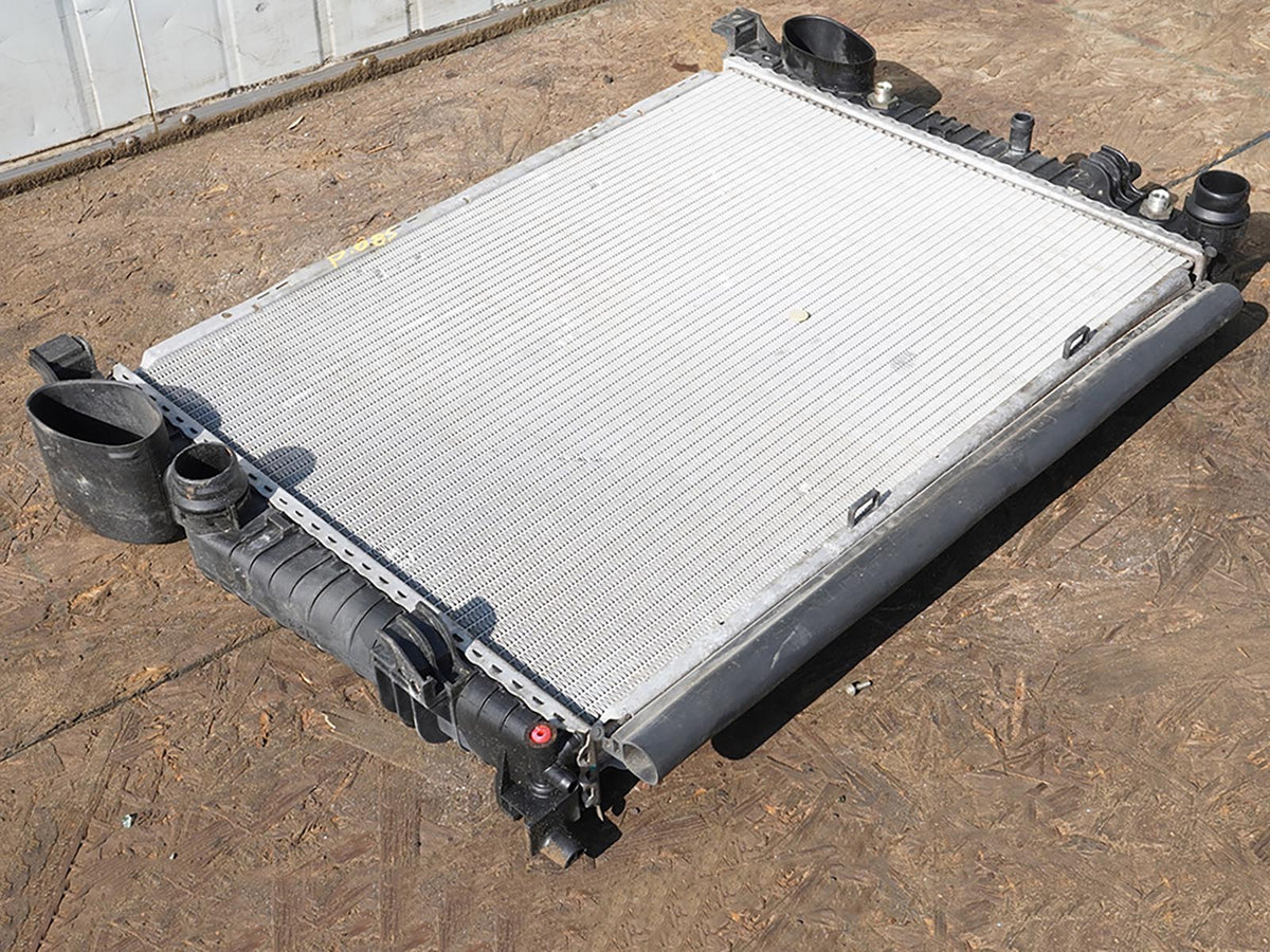 2000 - 2006 Mercedes Benz S Class W220 Radiator Cooling Coolant Antifreeze Front