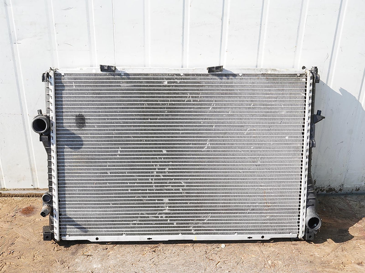 1997 - 1998  Bmw 5 Series E39 Engine Radiator Cooling Coolant Front Unit OEM
