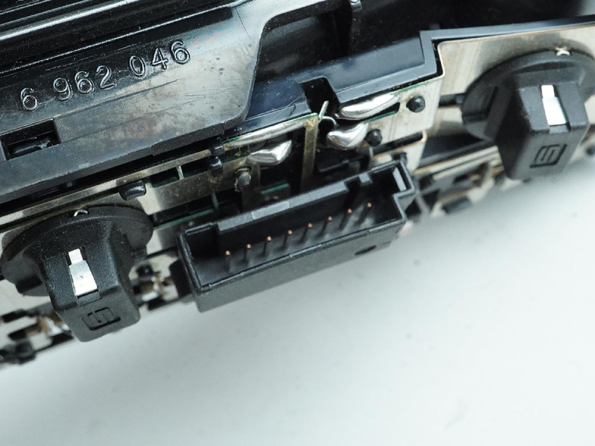 2000 - 2006 Bmw X5 E53 Domelight Lamp Overhead Console Upper Front 63316962046