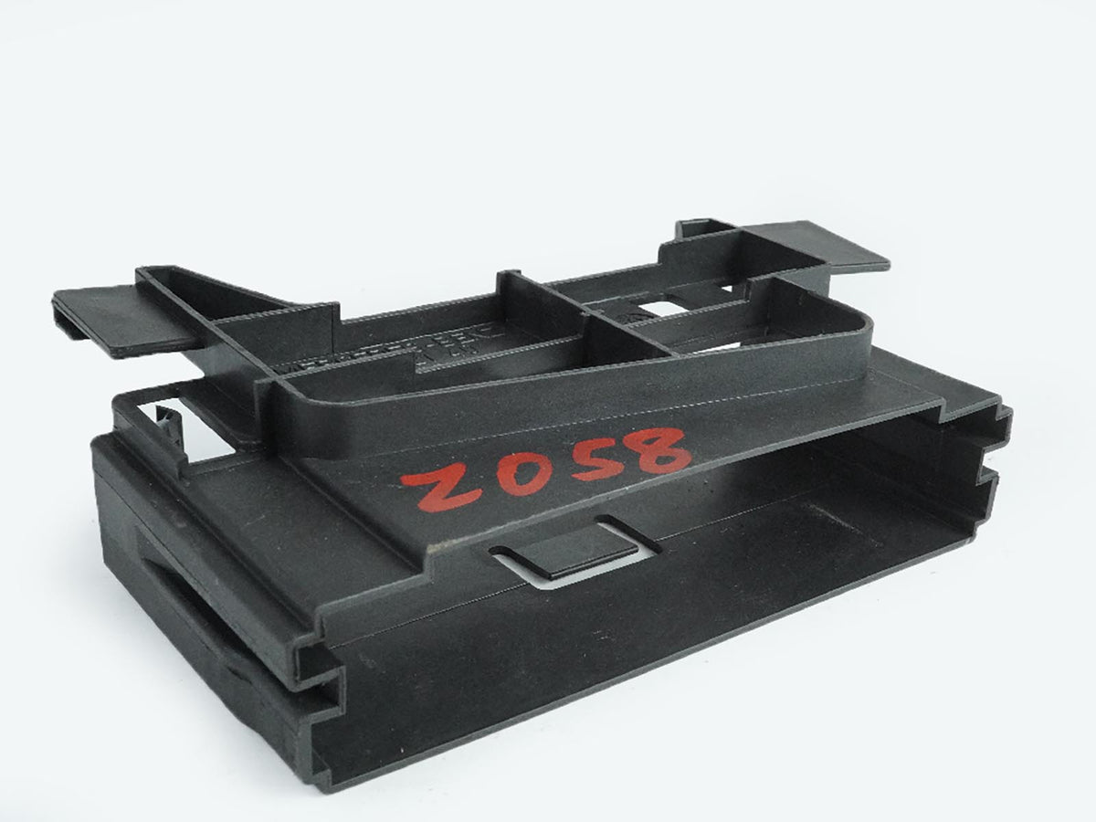 2006 - 2011 Mercedes Benz Cls Class C219 Trim Cover Holder Bracket Ecu Negine