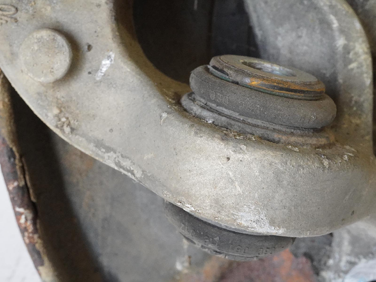 10-16 Mercedes E Class W212 Spindle Knuckle Hub Rear Right Side RH OEM