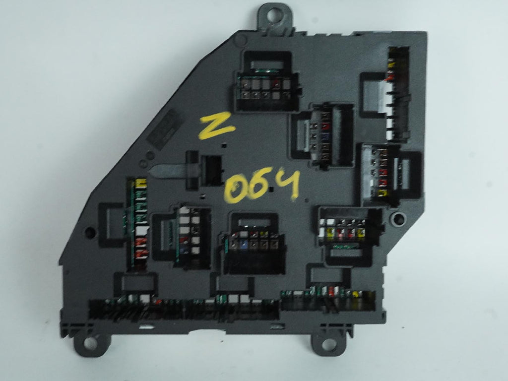  2011 BMW 5 SERIES F10 FUSE RELAY BOX MODULE DISTRIBUTION POWER TRUNK 9234423 OEM, in stock