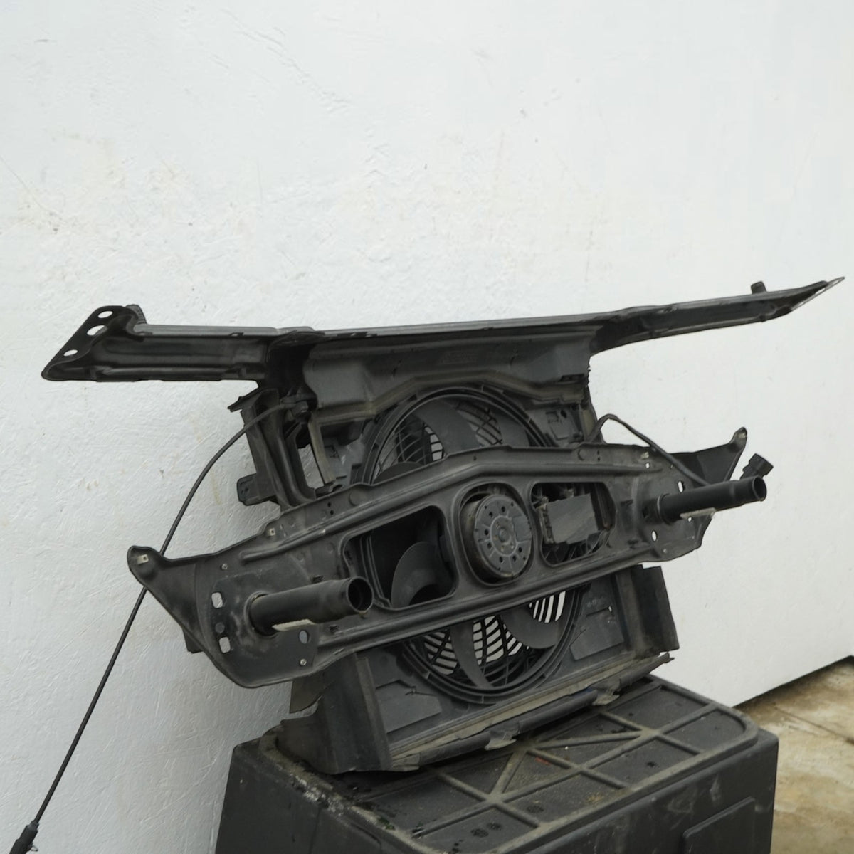 01-06 BMW 320 325 328 330 M3 E46 Radiator Core Support Blade Fan 51718220579 OEM