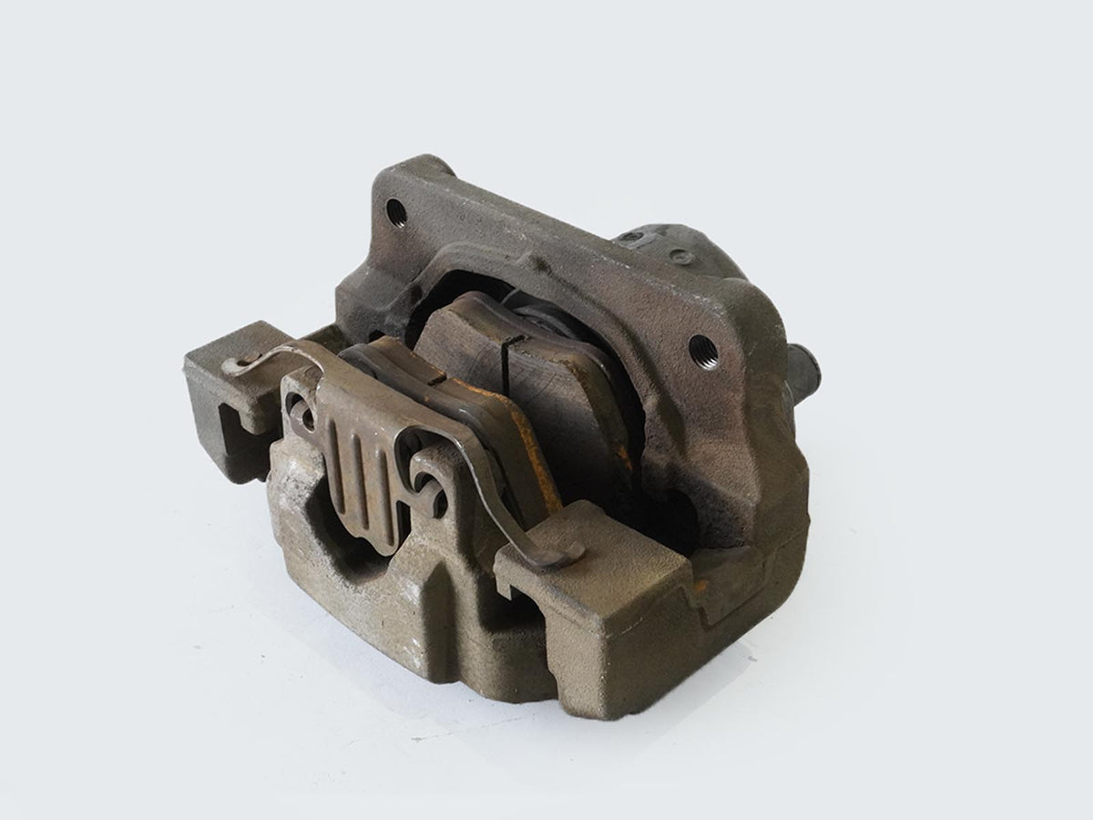 2011 - 2016 Bmw 5 Series F10 528I Rwd Brake Caliper Stop W Pads Front Right OEM