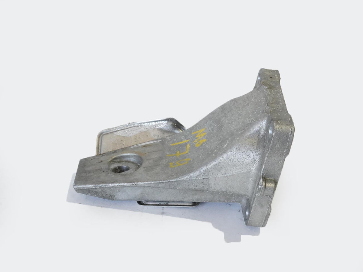 2006 - 2010 Bmw M6 M5 E64 E63 E60 5.0L Engine Motor Mount Support Bracket Left