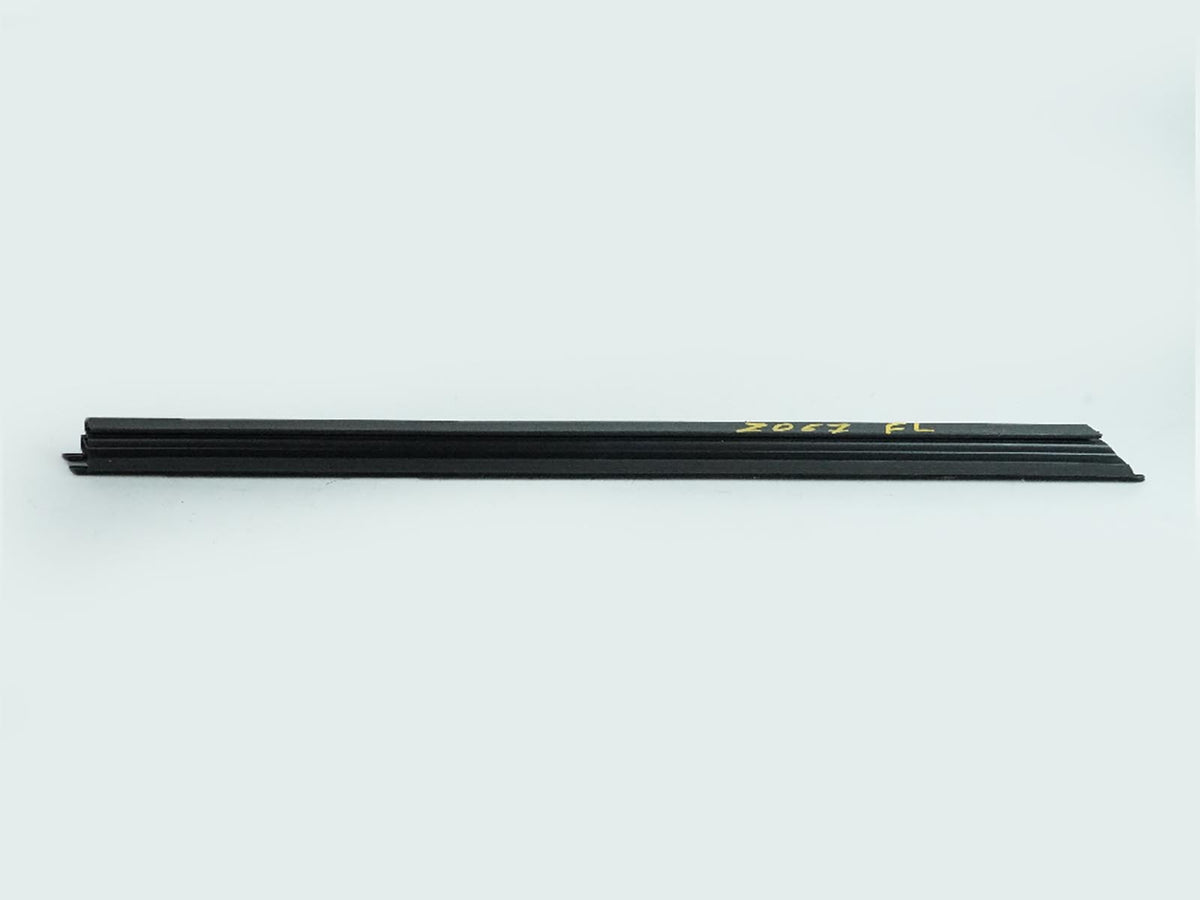 2017 - 2019 Bmw 5 Series G30 Weatherstrip Seal Window Door Front Left Driver OEM