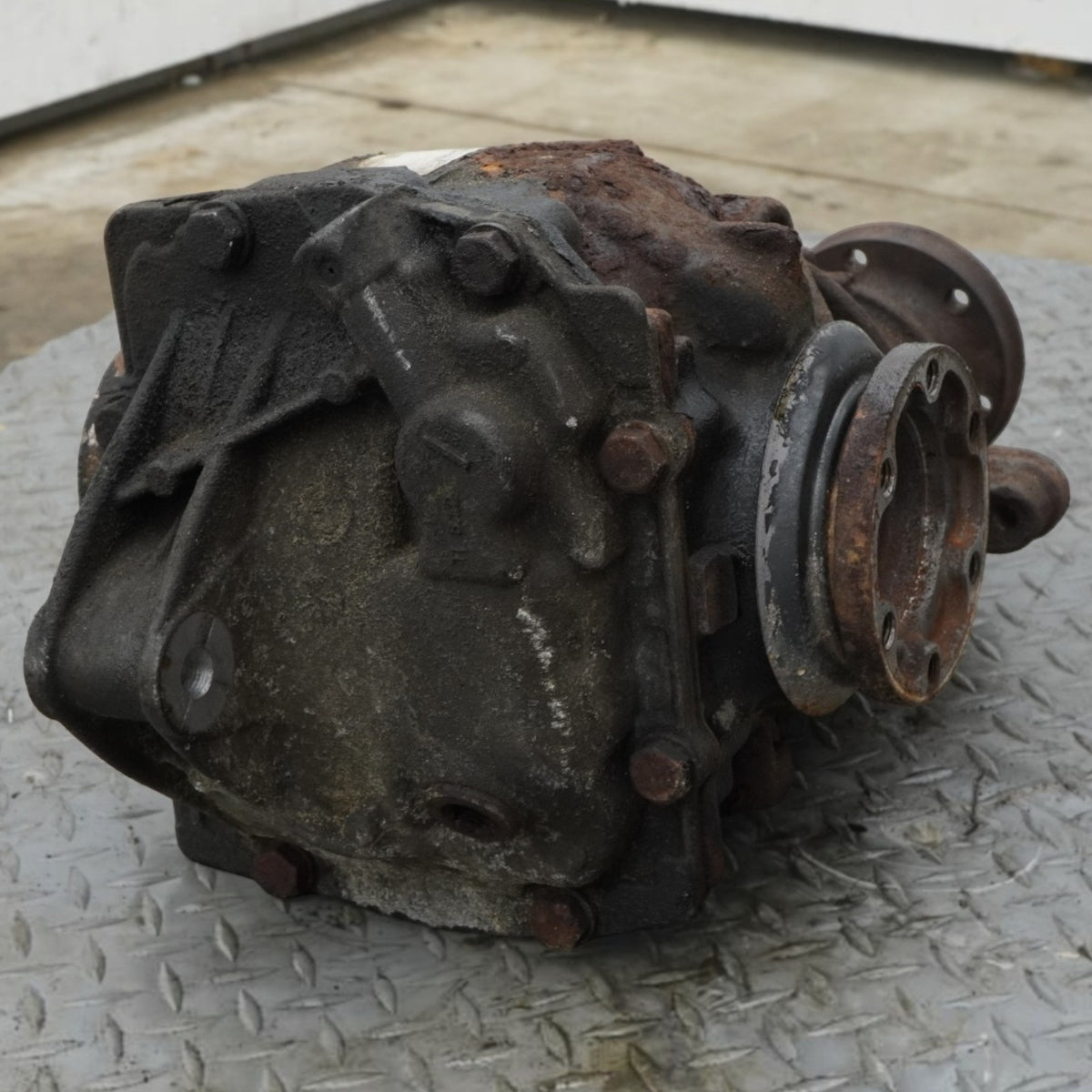 01-06 BMW 330i E46 3.0L AT Rear Differential Carrier 3.38 Ratio 33107505394 OEM